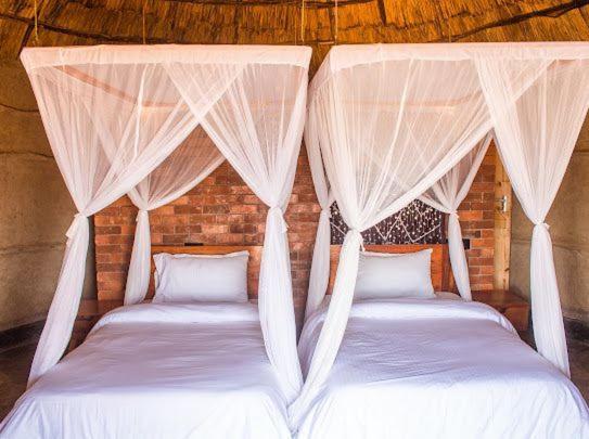 Naibala Manyara Lodge Мто-ва-Мбу Экстерьер фото